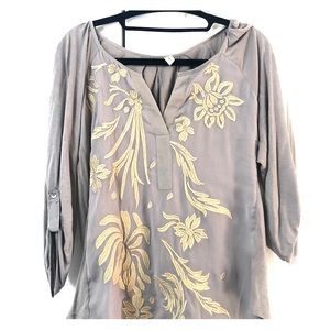 Anthropologie - tshirt with floral design